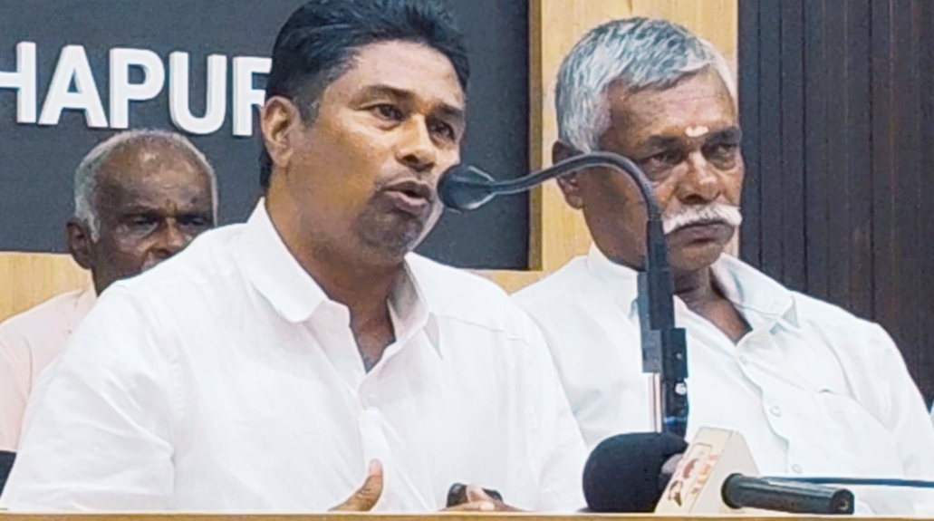 വി ഡി സതീഷനെ മുഖ്യമന്ത്രി ആക്കണമെന്ന് സിഎംപി അരവിന്ദാക്ഷൻ  വിഭാഗം സംസ്ഥാന ജനറൽ സെക്രട്ടറി അജീബ് മുഹമ്മദ് പ്രസ്താവനയിലൂടെ പറഞ്ഞു.