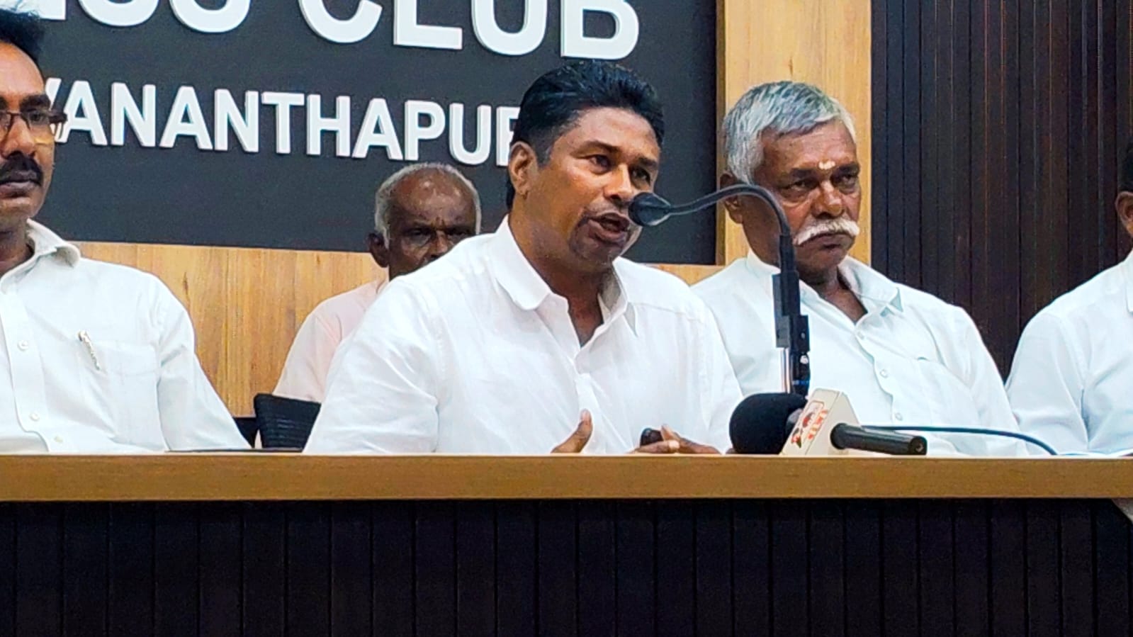 വിദ്യാർത്ഥി സമരത്തിന് ഐക്യദാർഢ്യ പ്രകടനം നടത്തണമെന്ന് സിഎംപി അരവിന്ദാക്ഷൻ വിഭാഗം...
